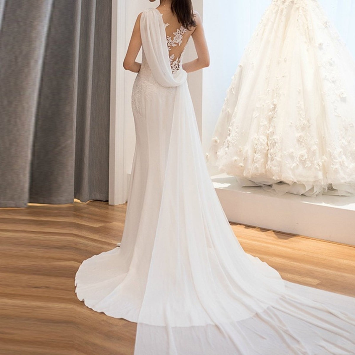 Alternate view: Women's lace wedding dress