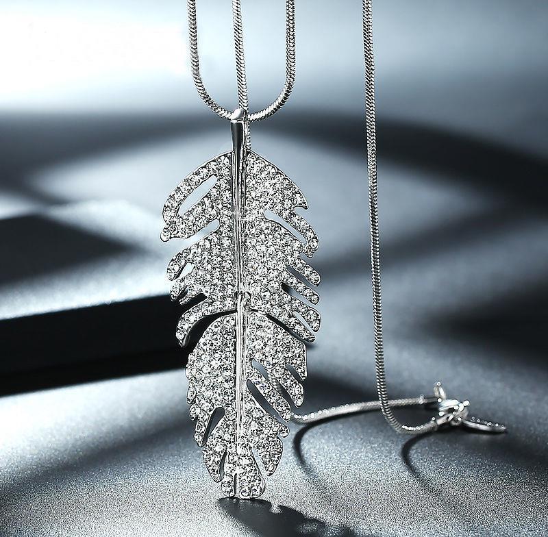 Women's long necklace & pendant