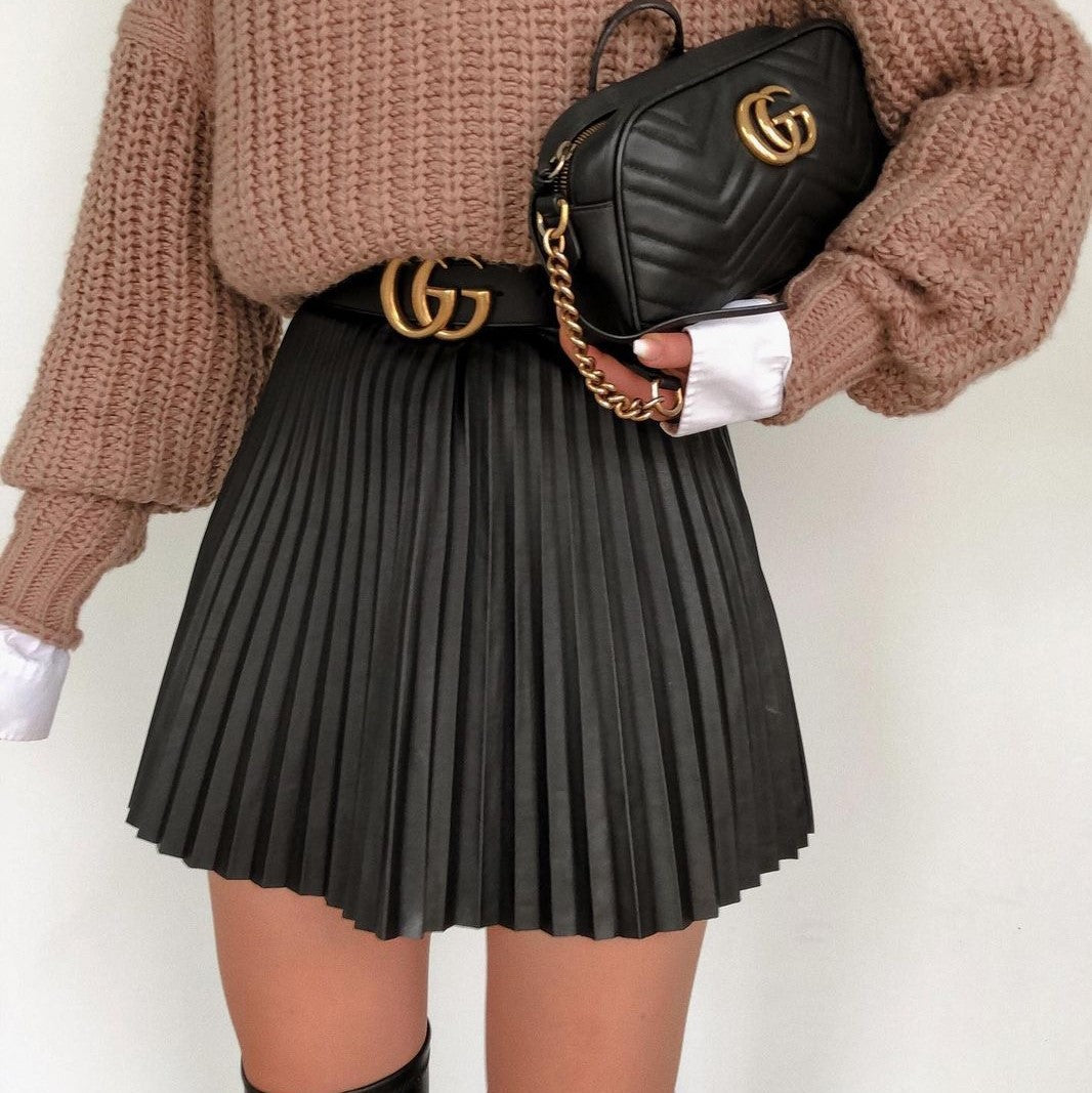 Women's black pleated mini skirt