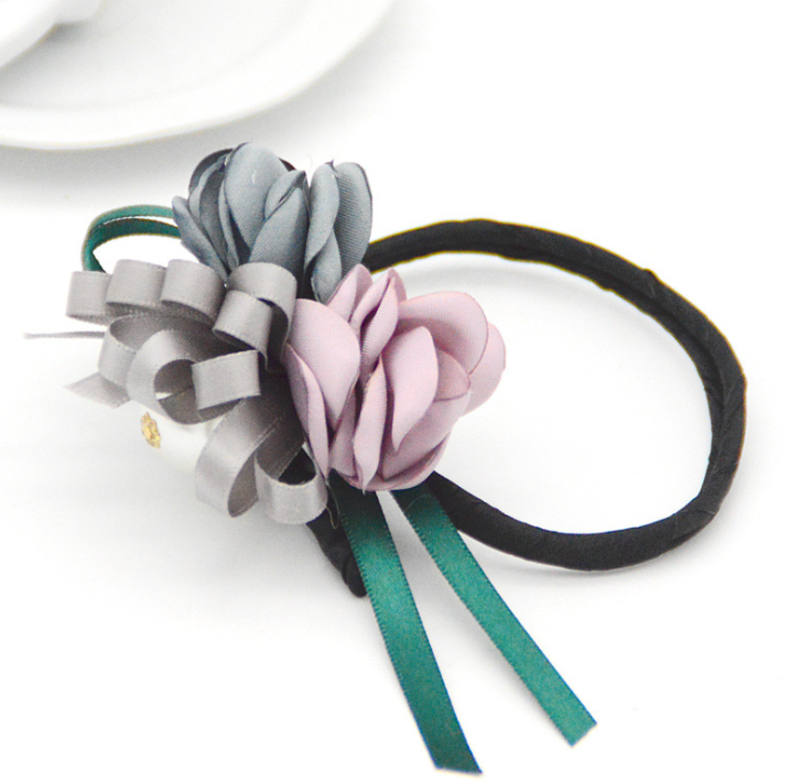 Women's silver bun maker