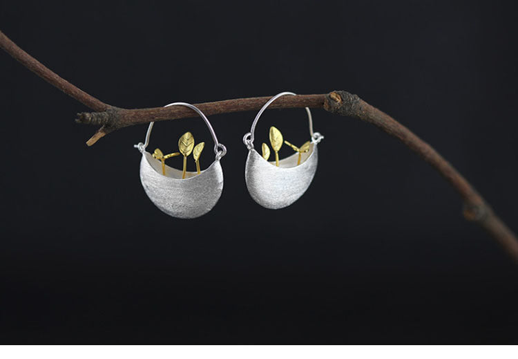 Alternate view: Women's earrings