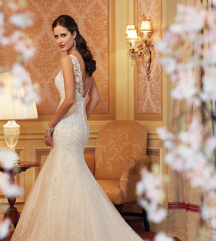 Alternate view: Women's lace wedding dress