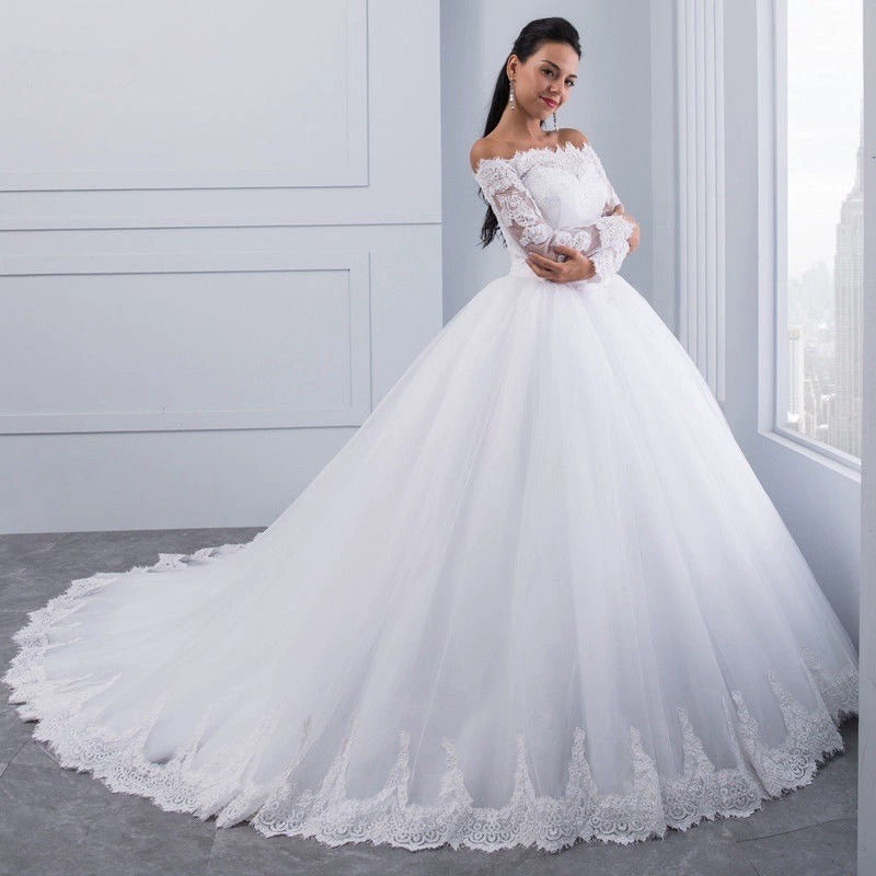 Alternate view: Women's lace wedding dress