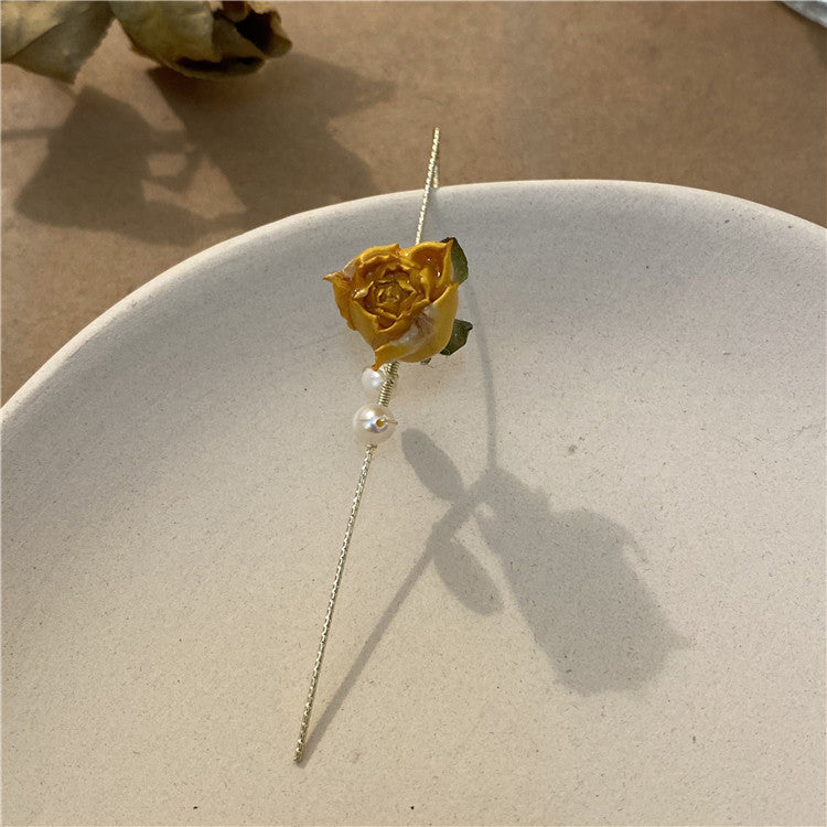 Women's d earrings