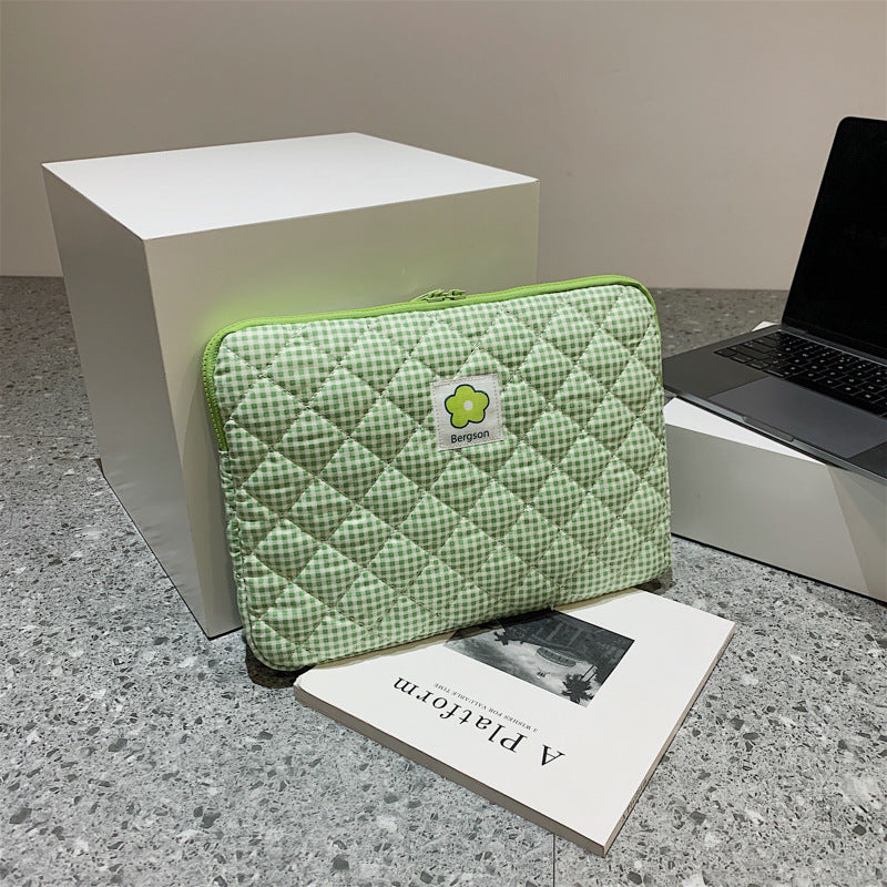 Unisex green lattice m heart plate bag