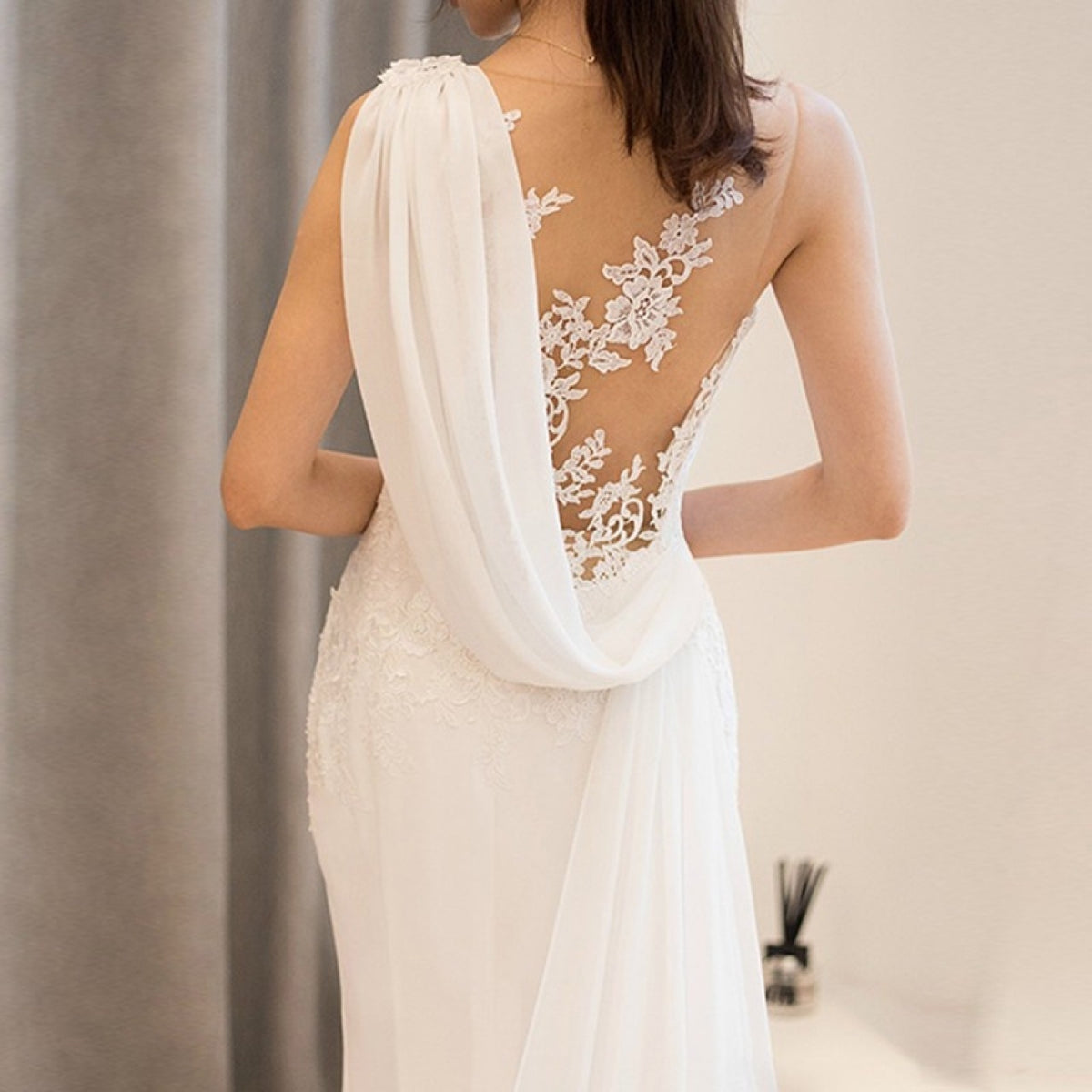 Alternate view: Women's lace wedding dress
