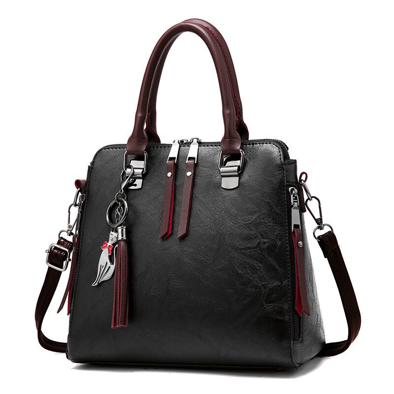 Women's black fashionable handbag