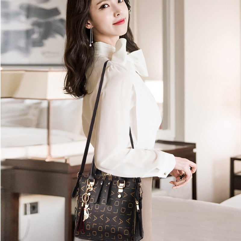 Alternate view: Women's fashionable handbag