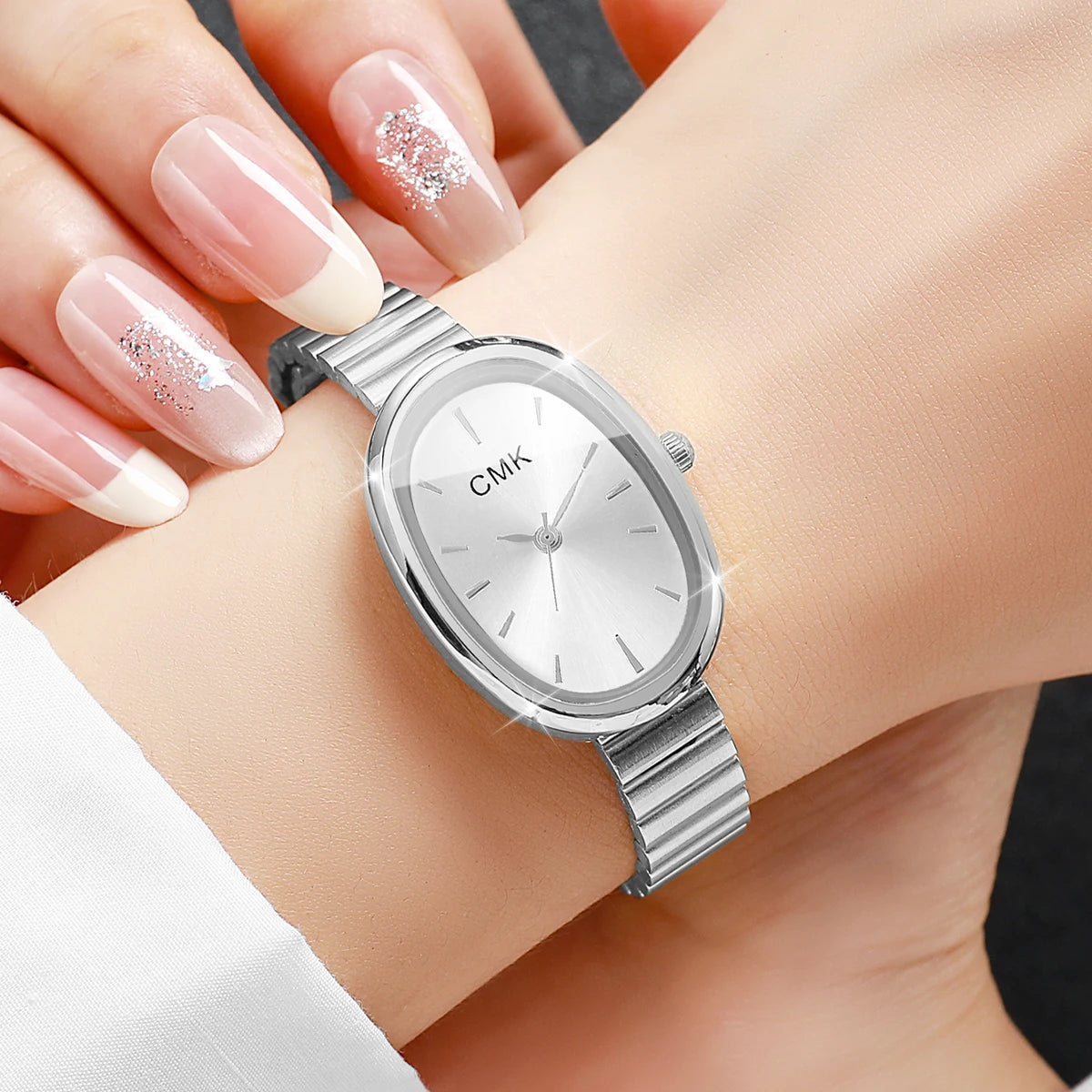 Oval dial bracelet watch for women - view 5
