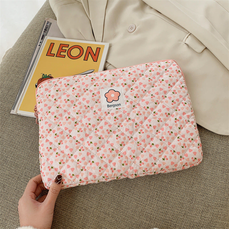 Unisex pink m heart plate bag