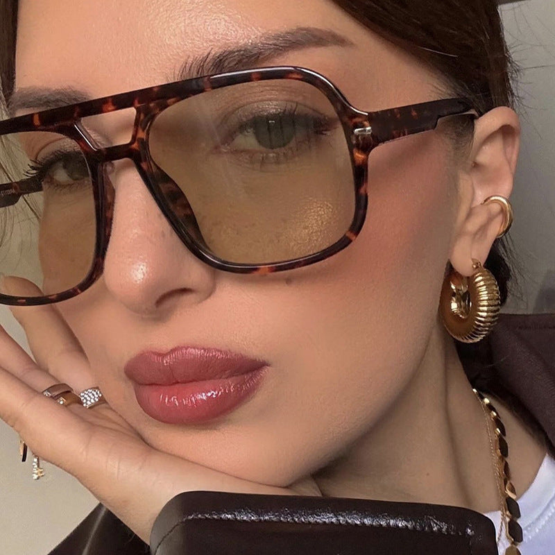 Alternate view: Women's simple sunglasses