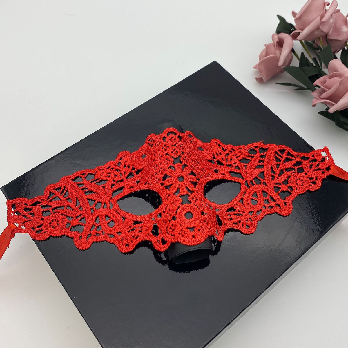 Alternate view: Women's lace half face mask