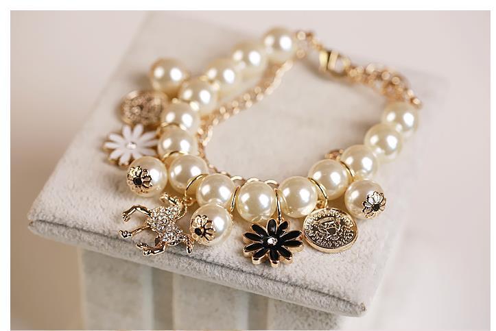Alternate view: Women's pearl flower bracelet