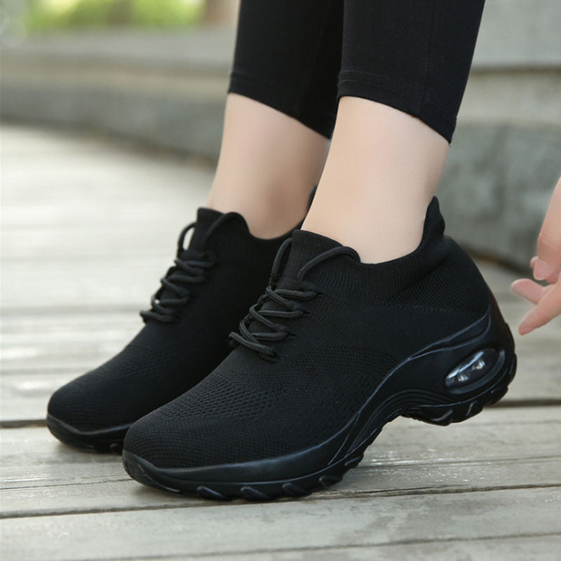 Women's black flying knit shoes