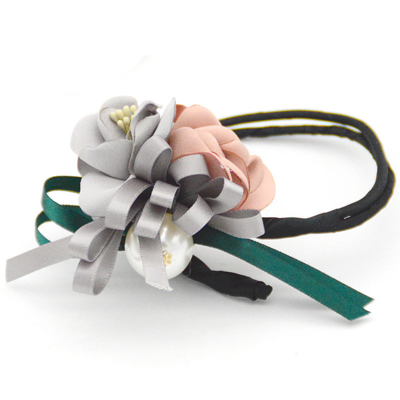 Women's light gray bun maker