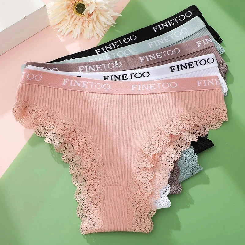 Women's lace briefs