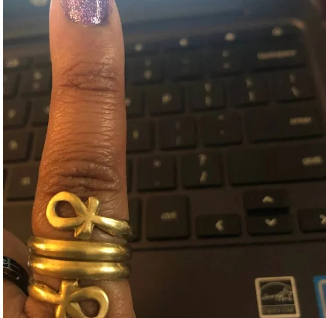 Alternate view: Women's mysterious touch: ring