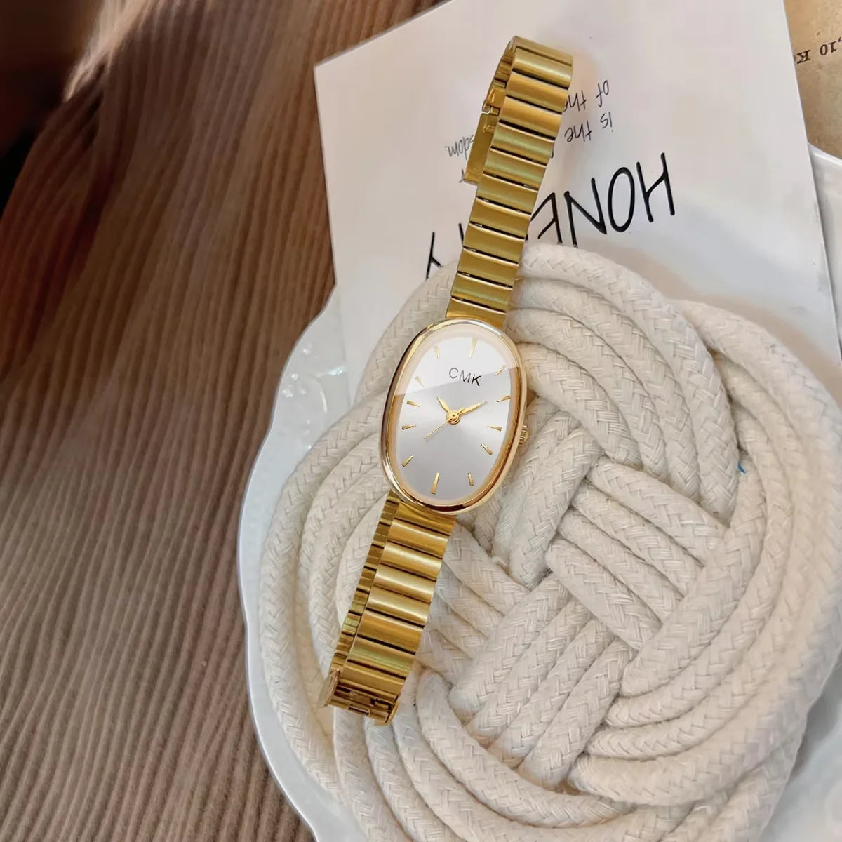 Oval dial bracelet watch for women - view 7