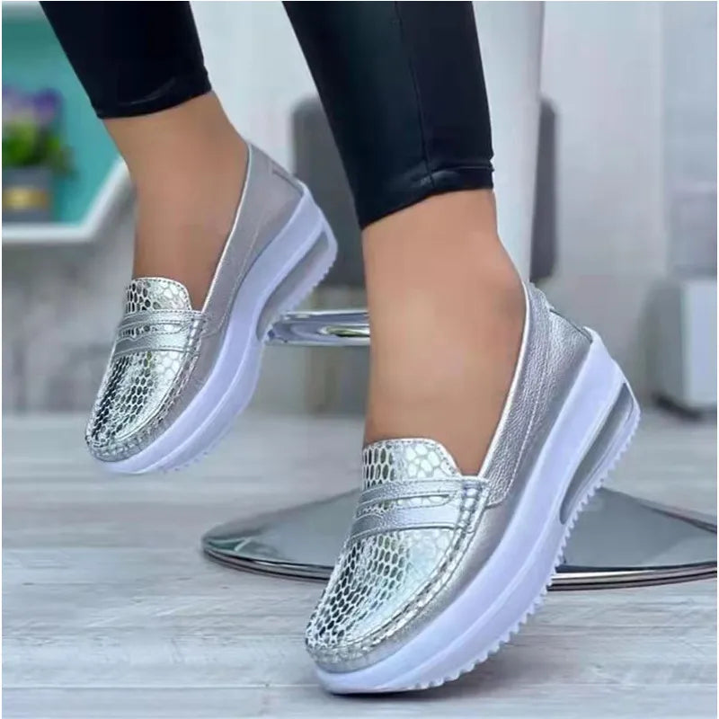 Women's plus size sneakers
