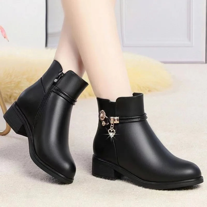 Women's black winter boots