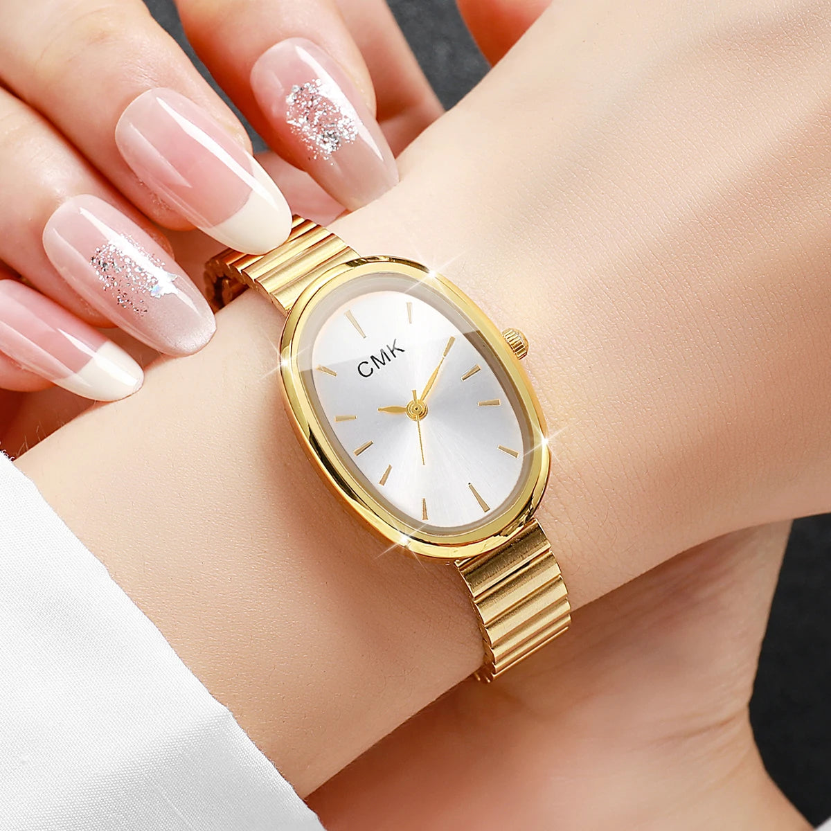 Oval dial bracelet watch for women - view 4
