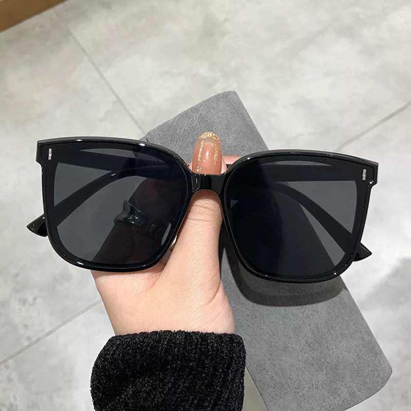 Women's oversized sunglasses