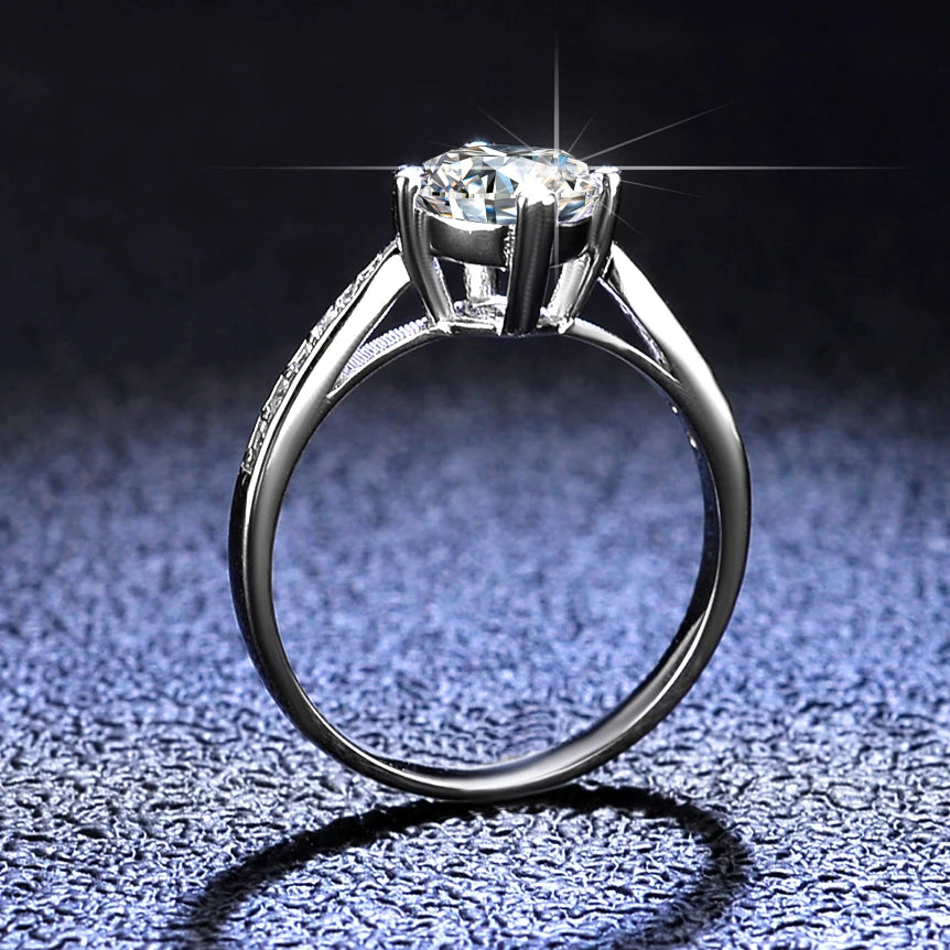 Women's 18K white gold moissanite solitaire ring