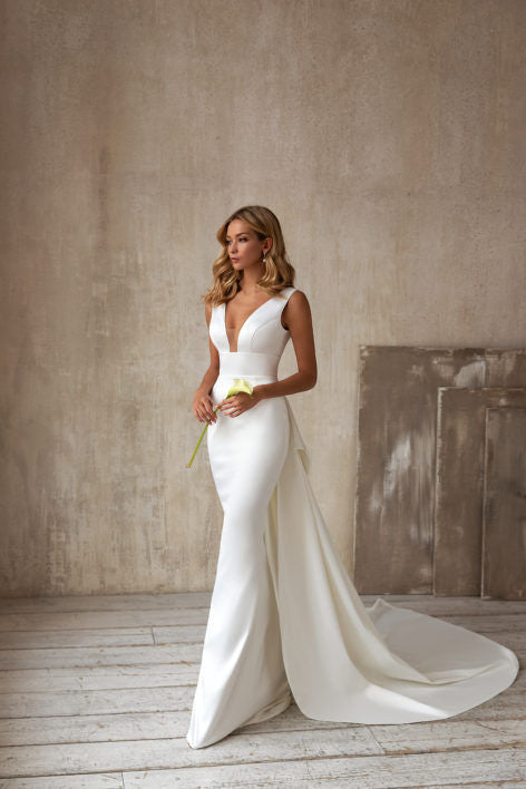 Women's white -neck wedding dress