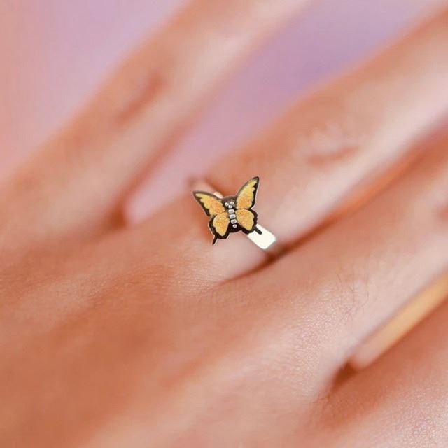 Alternate view: Women's fidget spinner ring