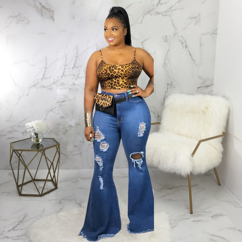 Women's knee ripped jeans