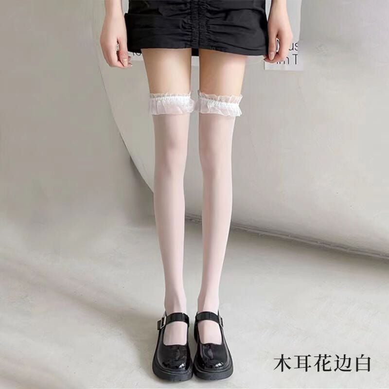 Women's e white socks